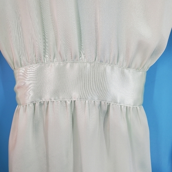 Morgan Taylor Intimates green satin robe with tie XL - Picture 5 of 16